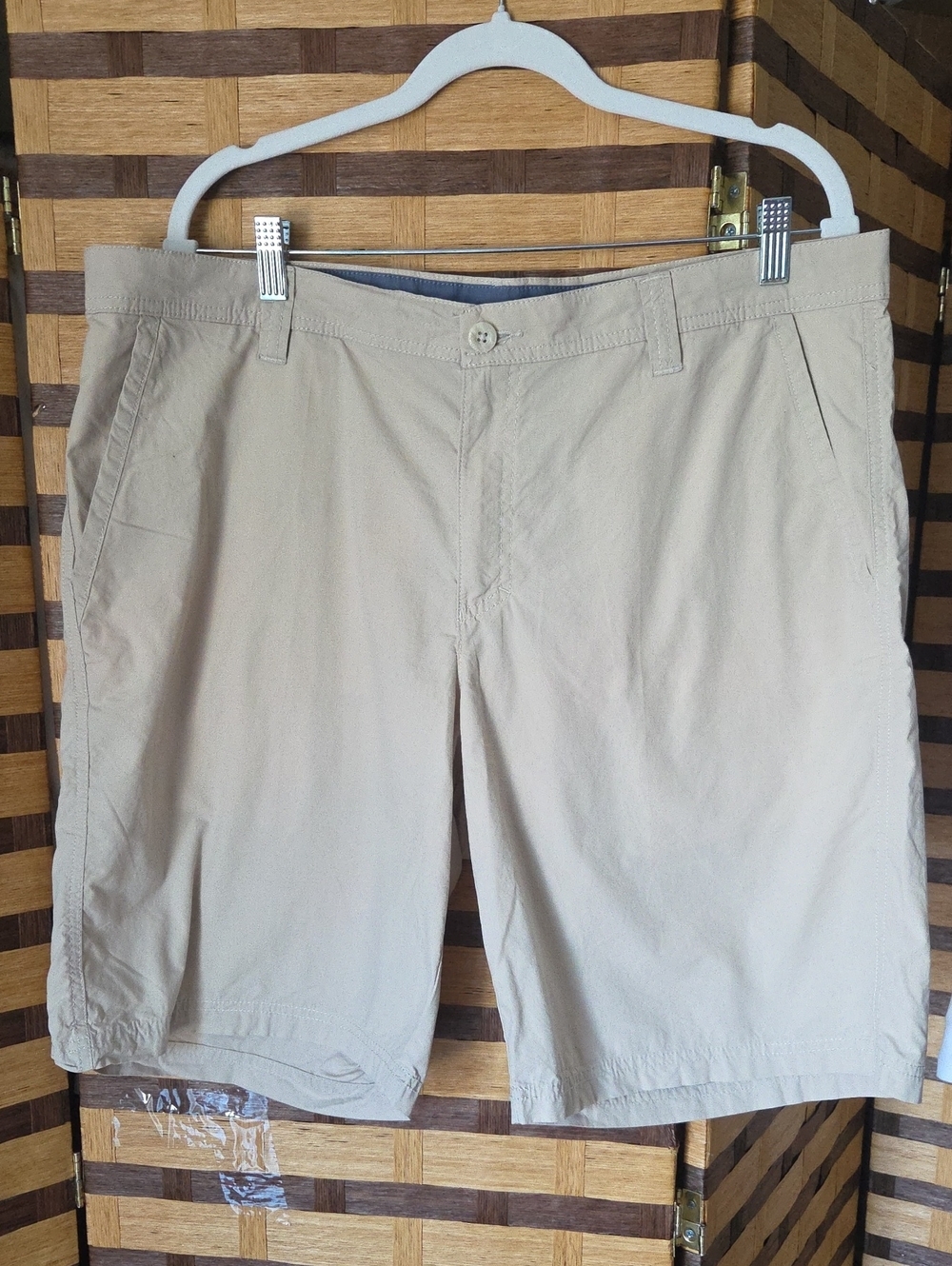 Columbia Men's 38 Classic Beige Cotton Shorts